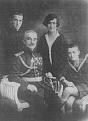 Click image for larger version

Name:	Bankovski-family1.JPG
Views:	998
Size:	23.8 КБ
ID:	528270